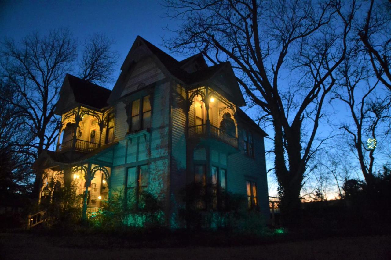 Carleton House Bed And Breakfast Bonham Екстериор снимка
